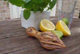 presse citron et agrumes en bois d'olivier